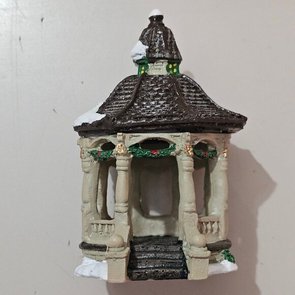 Vintage Christmas Village Resin Figurines Set 4" Gazebo Bench & Characters Holid - Picture 7 of 7